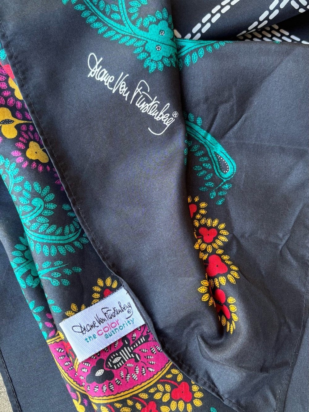 Vintage Diane Von Furstenberg Signed Black Silk Scarf The Color Authority 90s - Picture 5 of 5